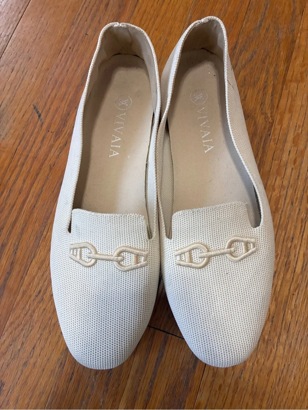 Vivaia Eillen Round-Toe Embroidered Flat Loafers size 10
